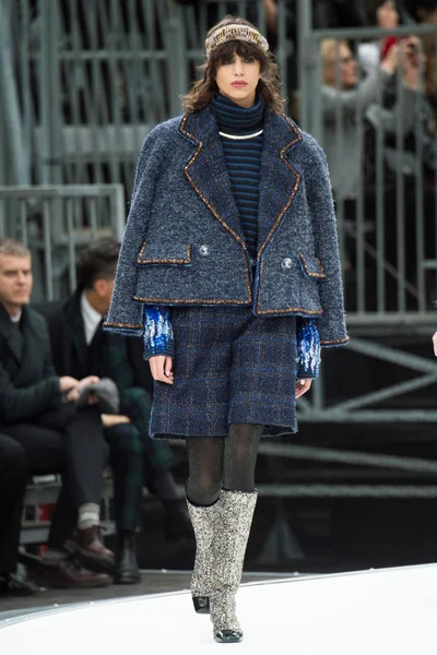 Look 29